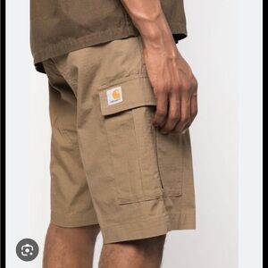 Carhartt cargo Relaxed Fit Rugged Flex khaki shorts size 34. Inseam 9.5in